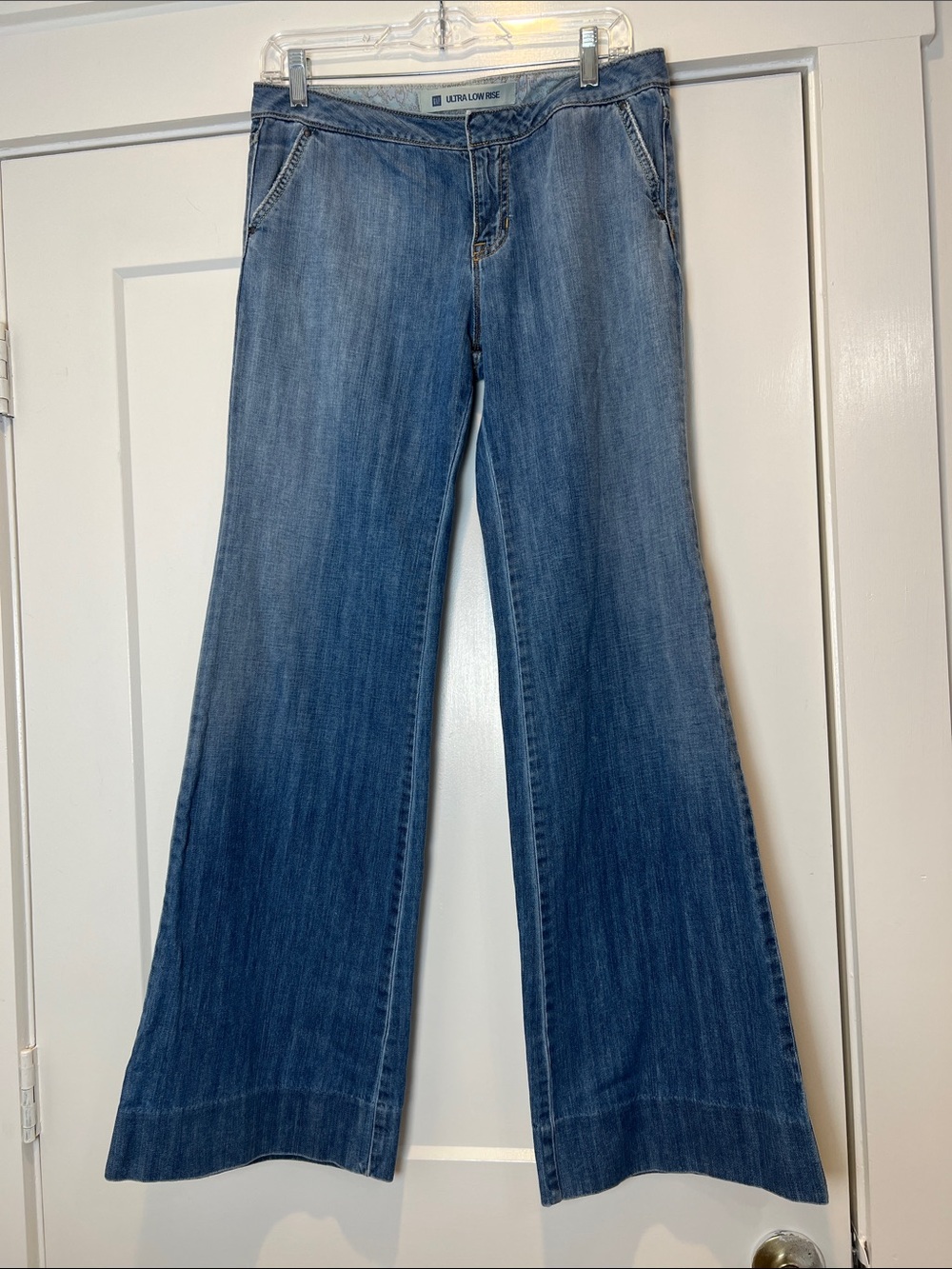 Y2K GAP Women's Denim Wide Leg ultra low rise Jeans in Medium Blue Wash size 8.